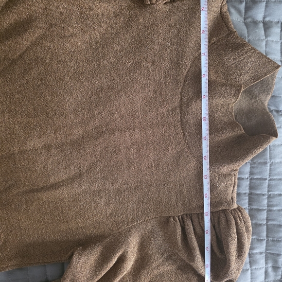 Alice + Olivia Gold Puff Sleeve Sweater - Picture 4 of 5